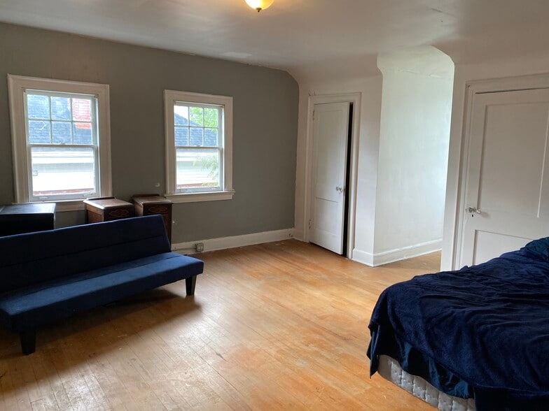 Building Photo - 1500 5th Ave