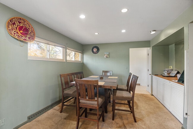 Building Photo - 4105 Riverview Dr