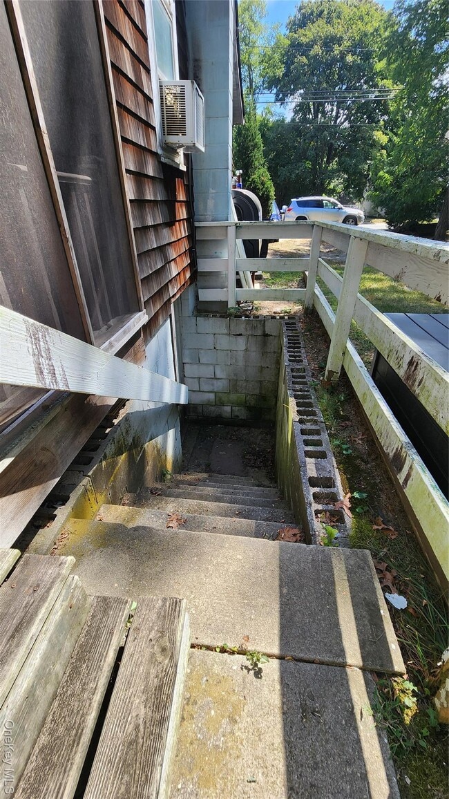 Building Photo - 193 Commack Rd