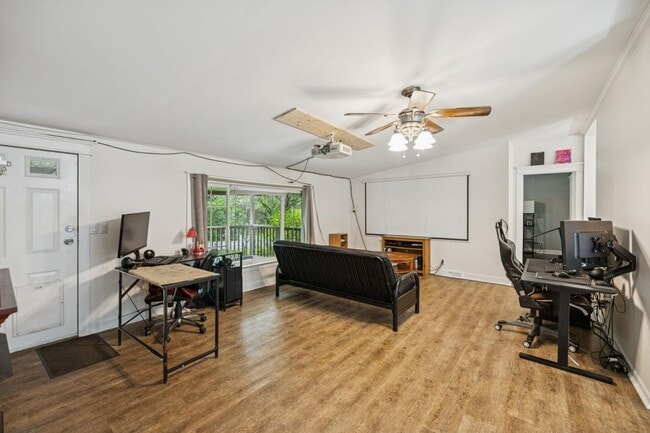 Building Photo - 3063 Sweet Home Rd