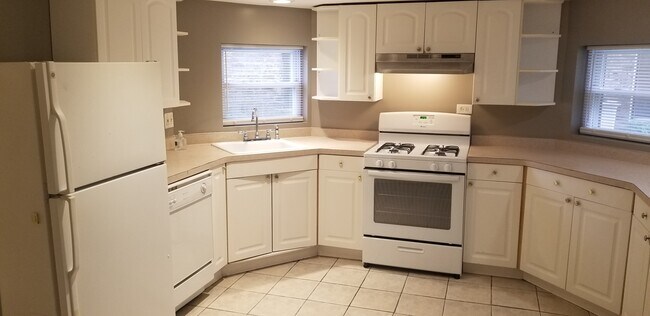 Building Photo - 4039 N Long Ave