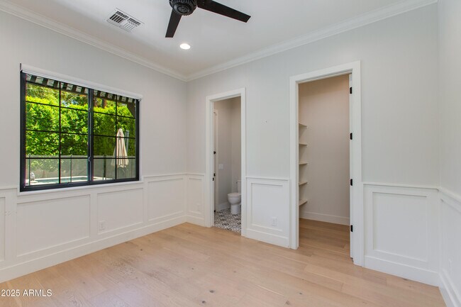 Building Photo - 3802 E Highland Ave