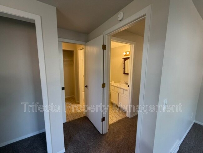 Building Photo - 3313 Dunbar Ave