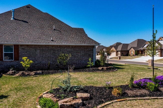 Building Photo - Stunning Corner Lot