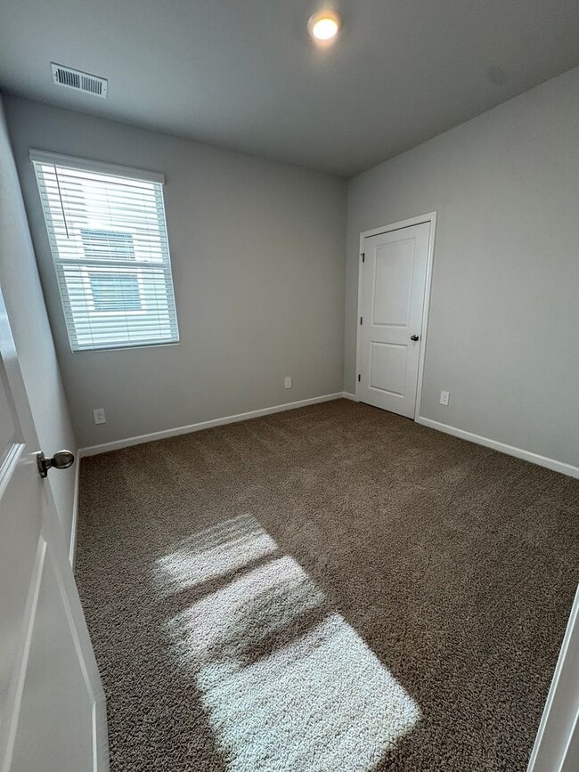 Building Photo - 4332 Oswin Dr