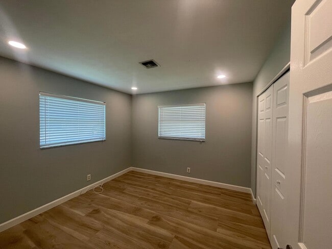 Building Photo - 11737 Inverness Cir