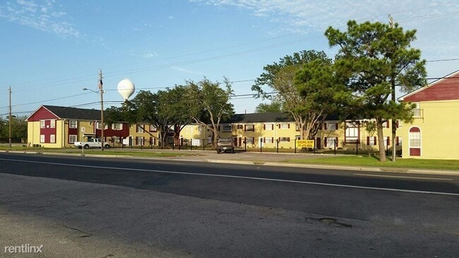 Building Photo - 1 br, 1 bath Condo - 3101 South Broadway S...