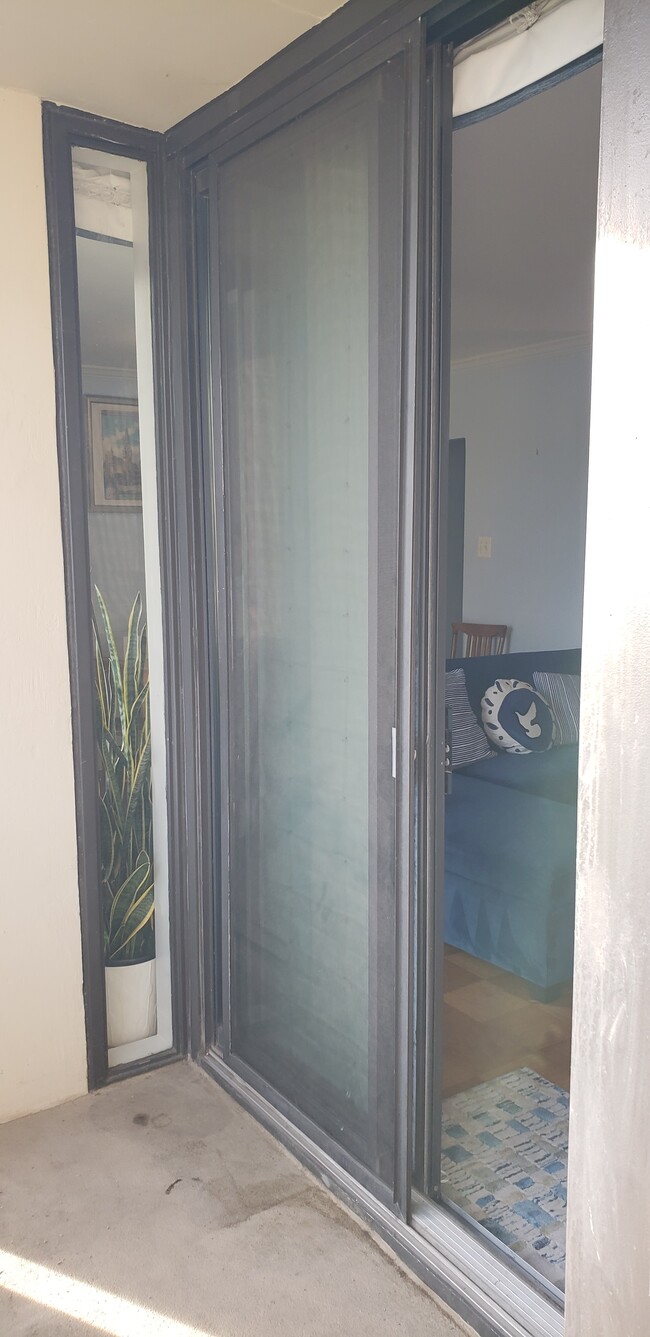 Screen door and full blackout shades - 490 M St SW