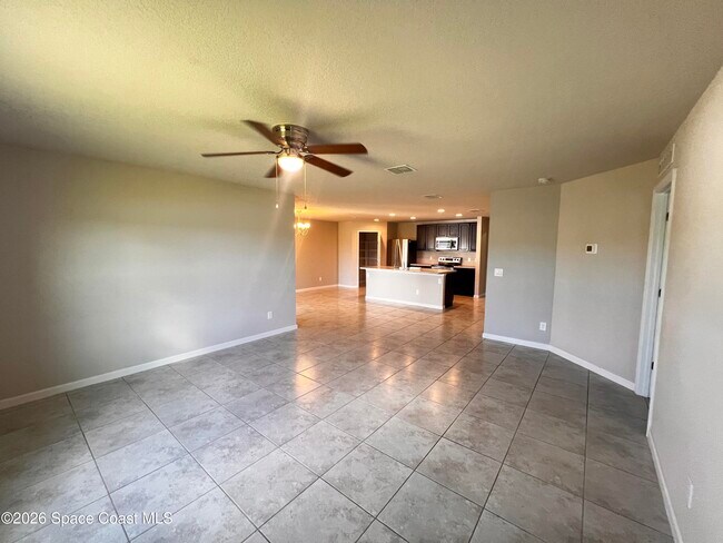 Building Photo - 563 Corbin Cir SW