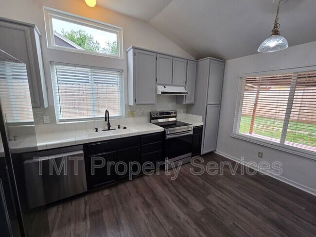 Building Photo - 2234 Wall St