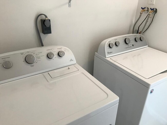 Building Photo - 1387 High Point Way NW