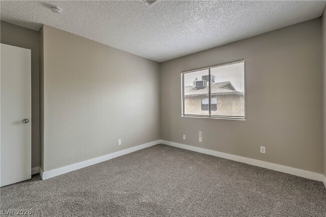 Building Photo - 4571 Carriage Park Dr