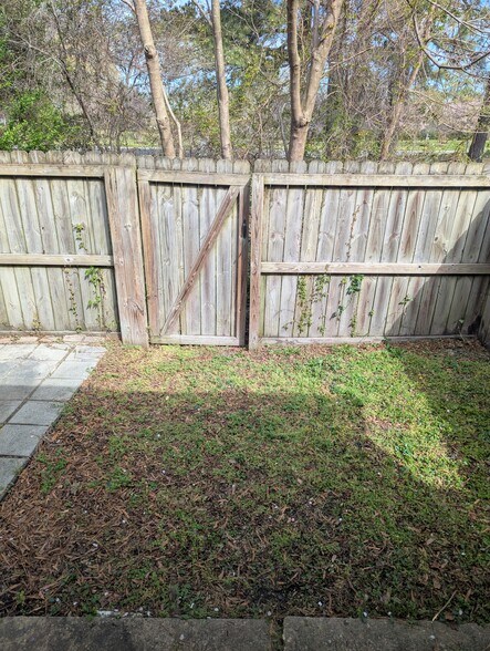 Building Photo - 3064 Comte Ct