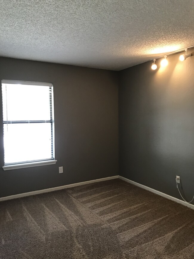 Building Photo - Affordable 3 bedroom in the Wylie district!