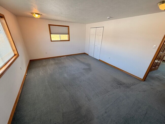 Building Photo - Spacious 3 Bed, 2.5 Bath House in Spokane Valley!