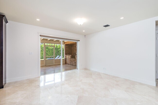 Building Photo - 210 Ellamar Rd