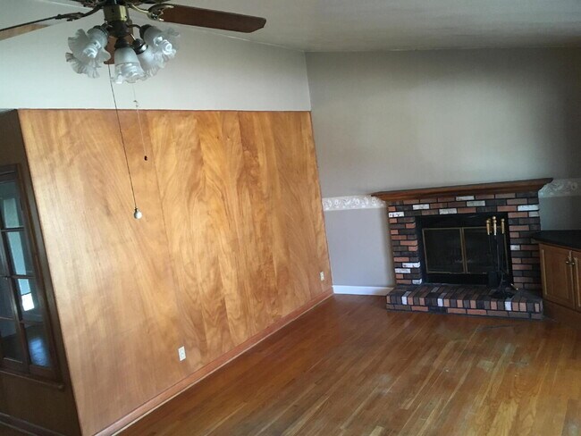 Building Photo - Spacious 3-Bedroom Ranch on Oversized Lot Near Manchester & 141 with Finished Basement