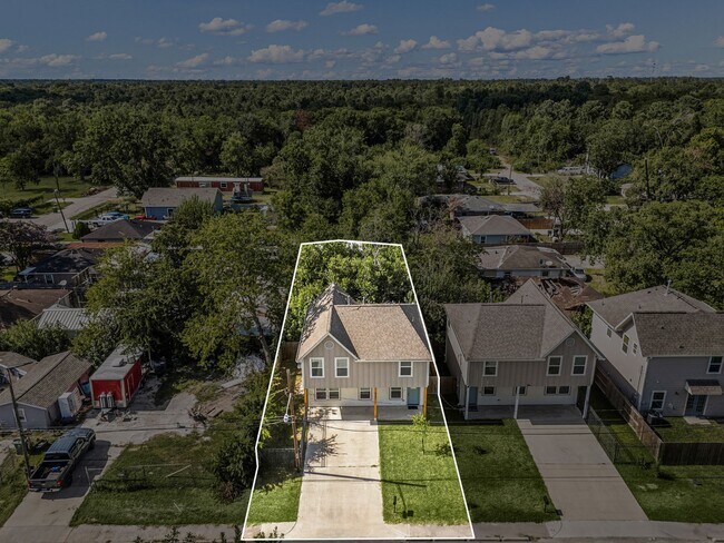 Building Photo - 8357 Tate St