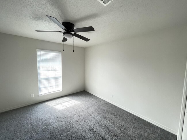 Building Photo - 2212 Peachwood Ct