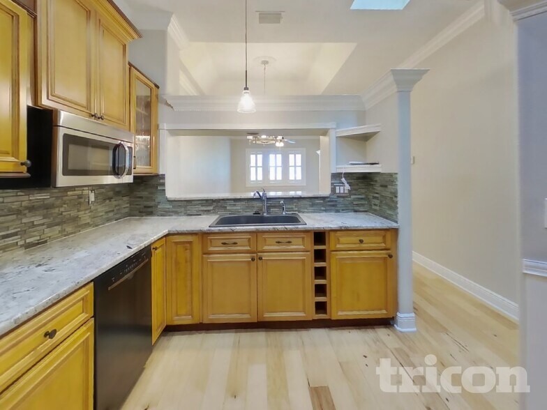 Building Photo - 1668 Woodland Dr