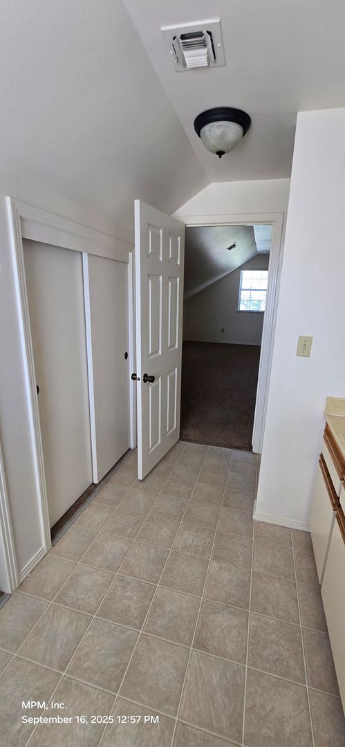 Building Photo - X41 Thomas Court (41,45,49)