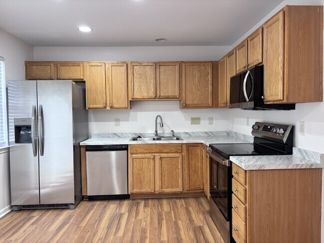 Building Photo - 8024 River Gold Ln