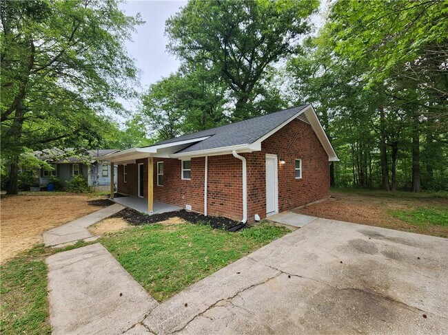 Building Photo - 723 W Creek Cir