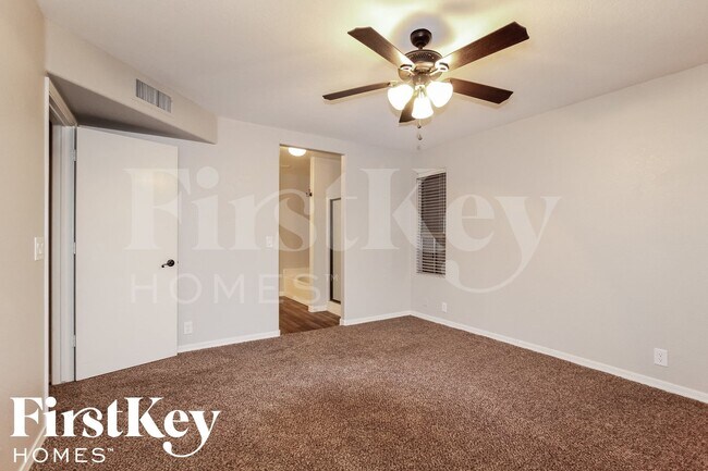 Building Photo - 11220 N 60th Dr