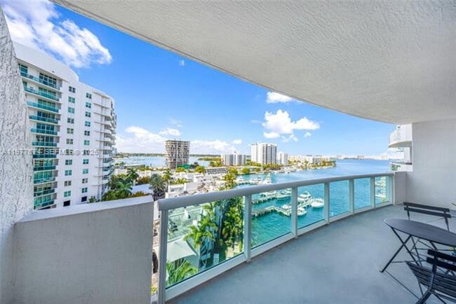 Building Photo - 7910 Harbor Island Dr