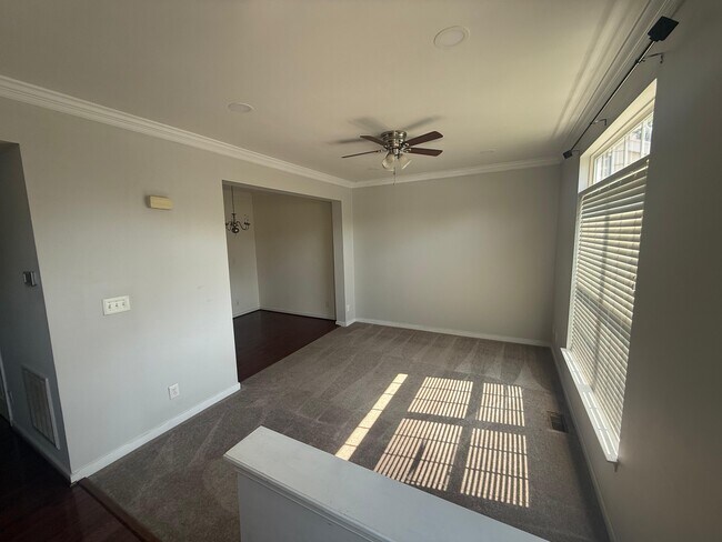 Building Photo - 446 Kingscote Ln
