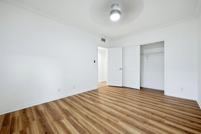Building Photo - 101 Waterview Dr