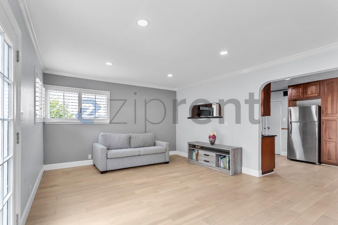 Building Photo - Unit