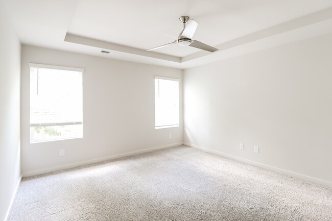 Building Photo - 671 The Heights Ln