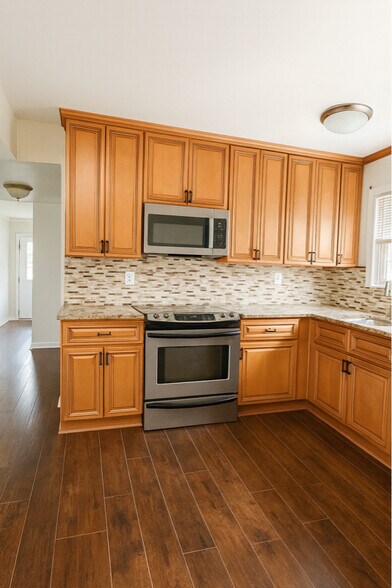 Building Photo - 3344 Prince Edward Ct