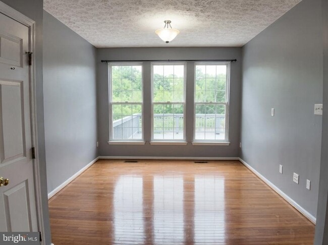 Building Photo - 9746 Harvester Cir