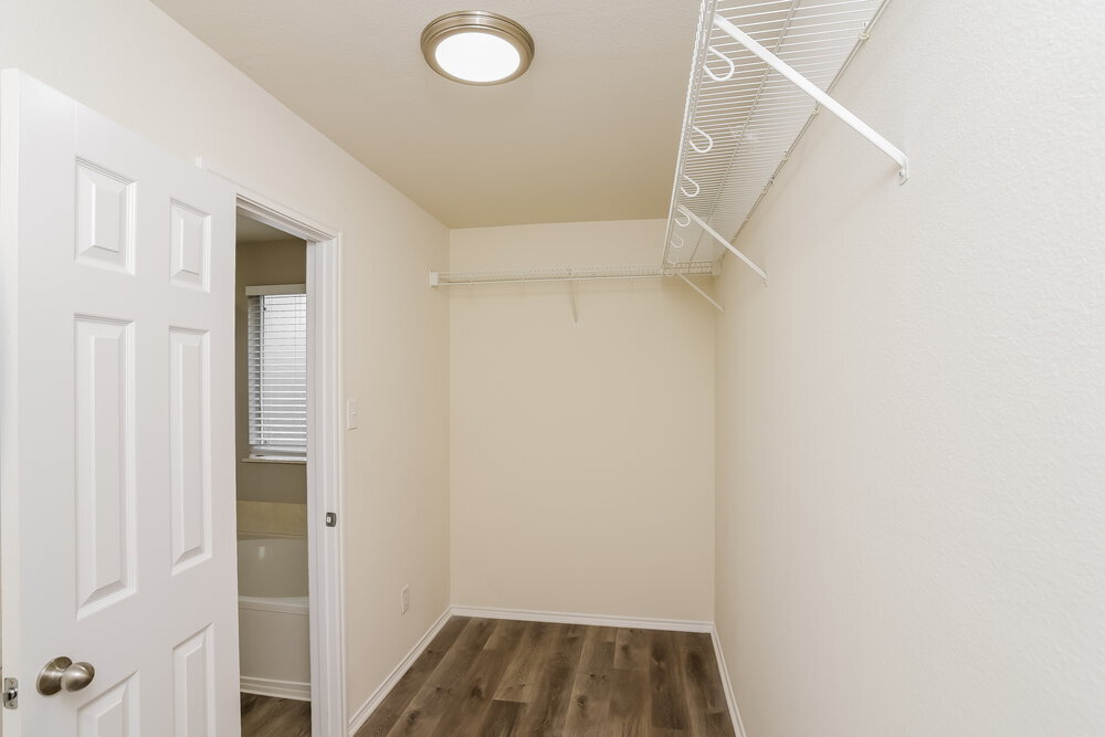 Building Photo - 9946 Kent Forest