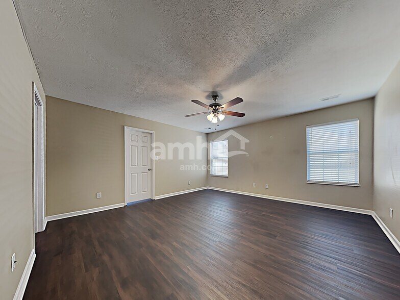 Building Photo - 4449 Oakbank Ln NW
