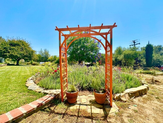 Building Photo - 1650 Winterwarm Dr