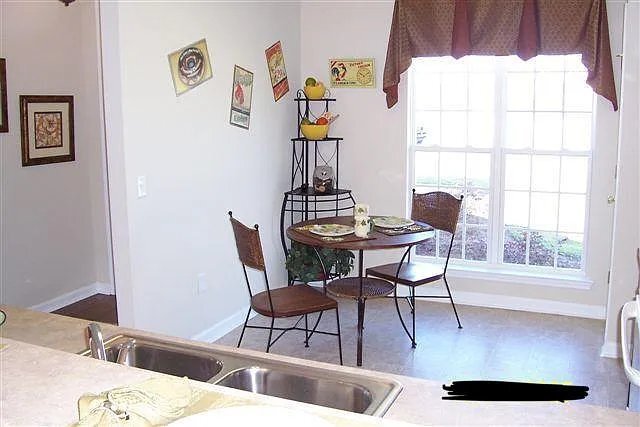 Building Photo - 1 Twin Oaks Pl