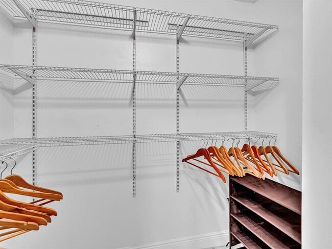 Building Photo - 5100 Dupont Blvd