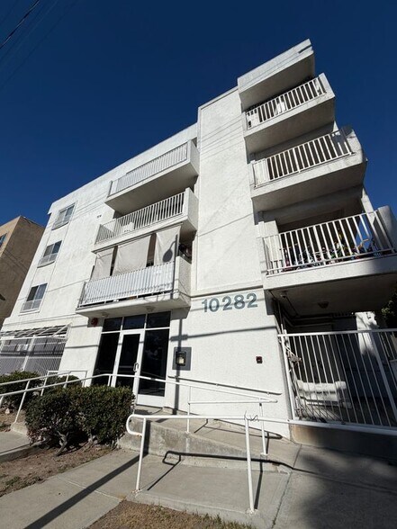 Building Photo - 10282 Tujunga Canyon Blvd