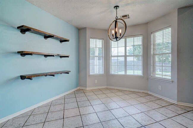 Building Photo - 1019 Dustin Dr