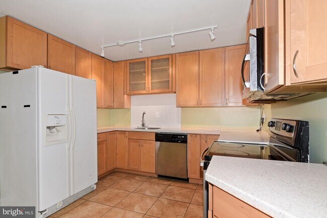 Building Photo - 1467 Chatham Ct