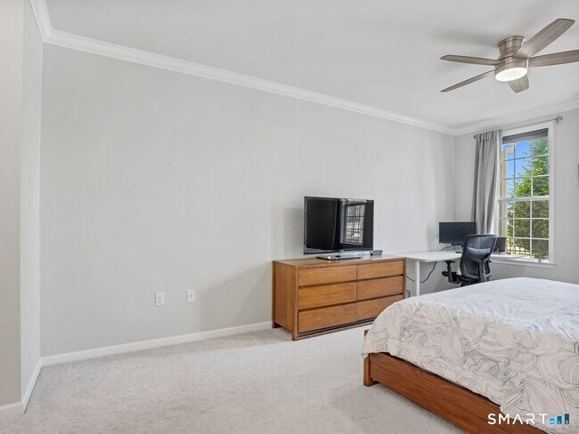 Building Photo - 302 Center Meadow Ln