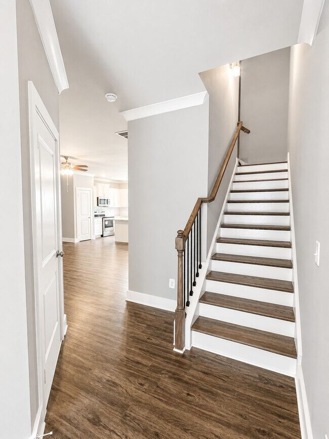 Building Photo - Discover your next home in the heart of Cornelia!