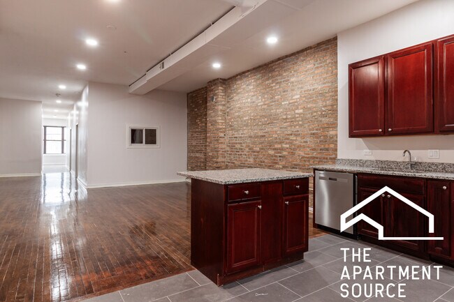 Building Photo - 3345 N Clark St