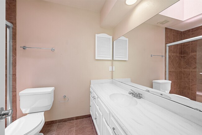 Building Photo - 10 Mariner Village Dr