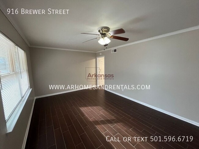 Building Photo - 916 Brewer St