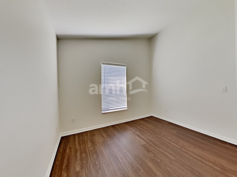 Building Photo - 992 Stanvoy St
