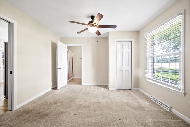 Building Photo - 4 Bedroom Country Style Home For Rent!
